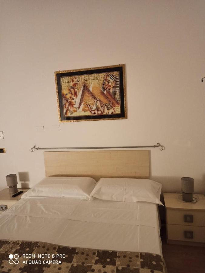 Rooms Center Wolf - Matrimoniale E Comunicanti Matera Exterior foto